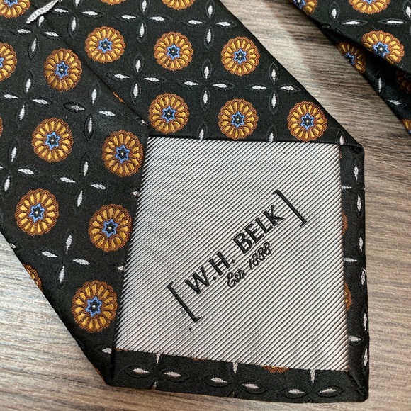 W.H. Belk NWT Black w/ Gold & Blue Check Tie - Picture 3 of 4